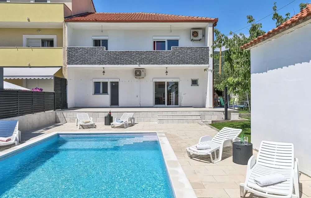 2 Bedroom Amazing Home In Kastel Stari