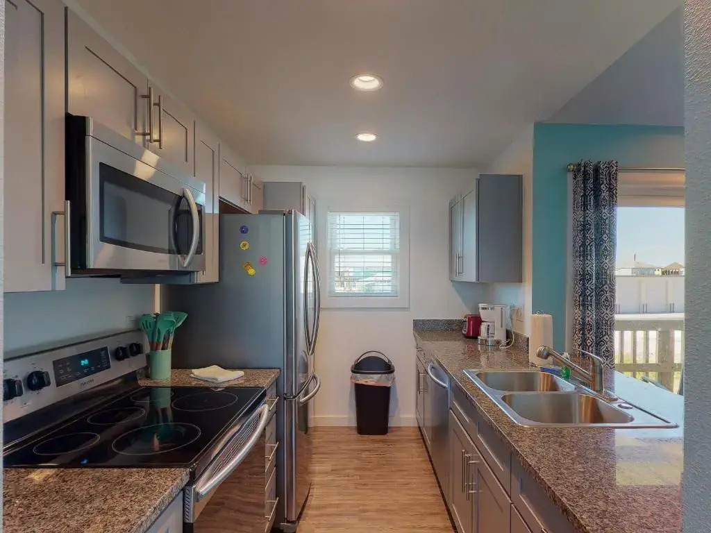 AH-D213 Newly Remodeled Second Floor Condo, Near Shared Community Pool