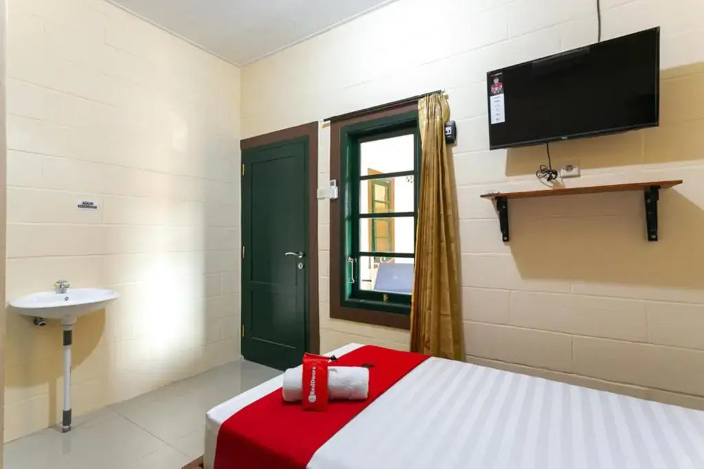 RedDoorz Syariah near Titik Nol Yogyakarta