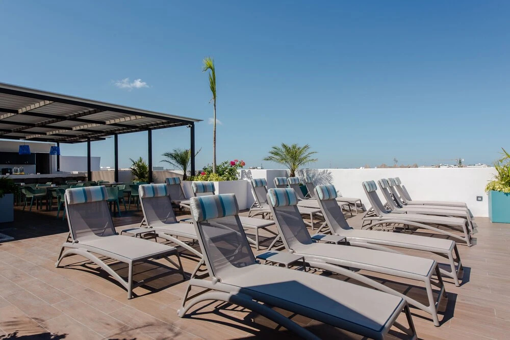 LUXURY 1-bdr -ROOFTOP POOL-GYM-PARK G310