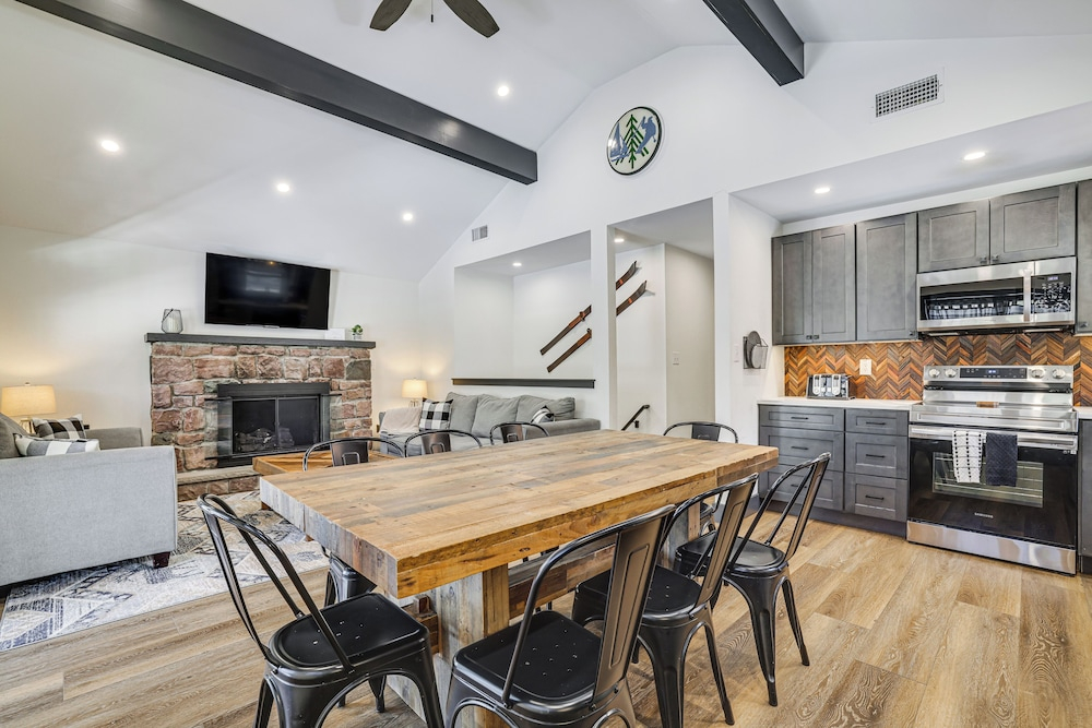 Poconos Ski Base w/ Hot Tub & Game Room!