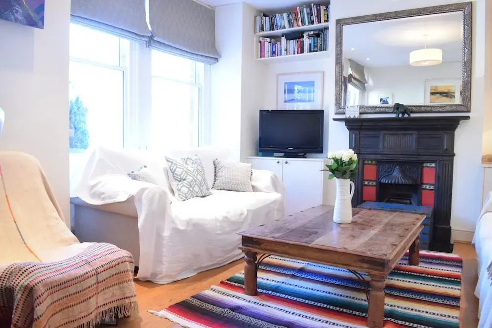 2 Bedroom Apartment With Garden in Shepherds Bush