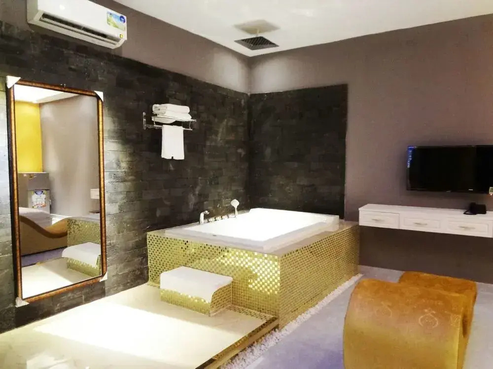 Love Point Hotel