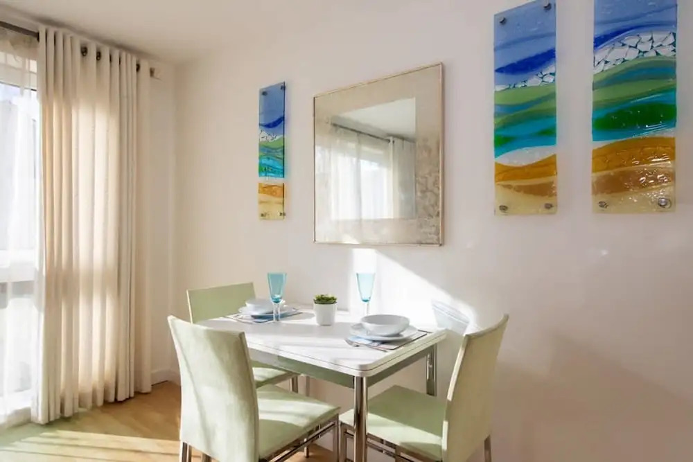 Sunny Modern Nr Beach Village w Parking
