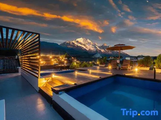 Yueshan Hillside Reverie | 270° Snow Mountain View | Smart Designer Vacation Apartment