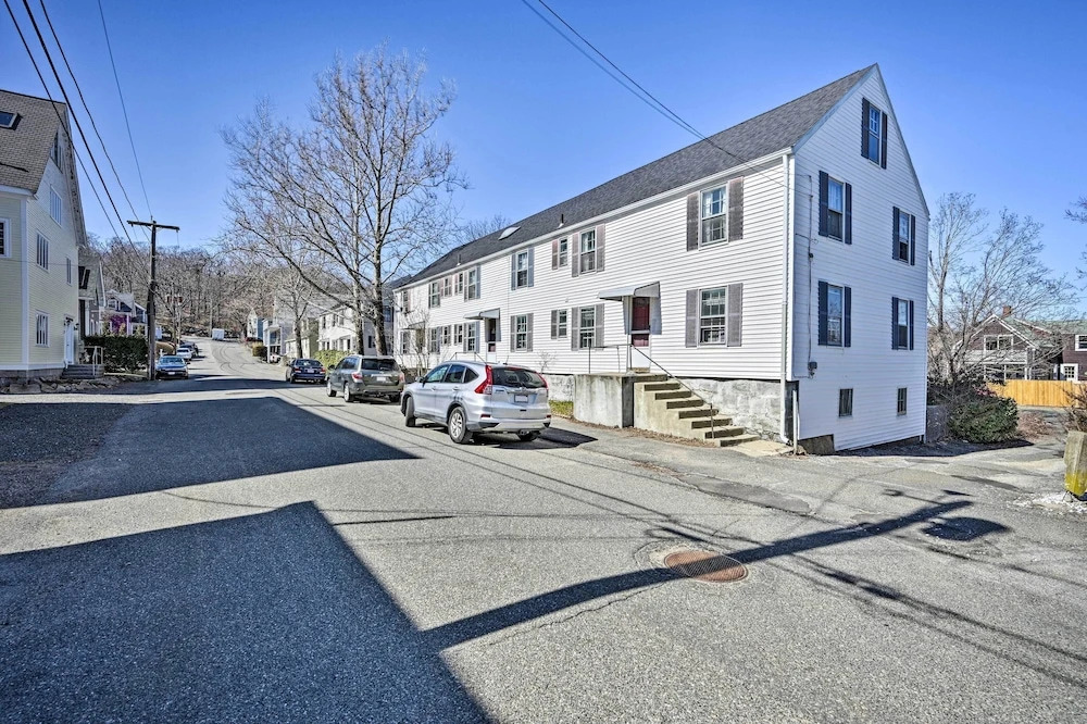 Lovely Rockport Apartment, Walk to Beaches!