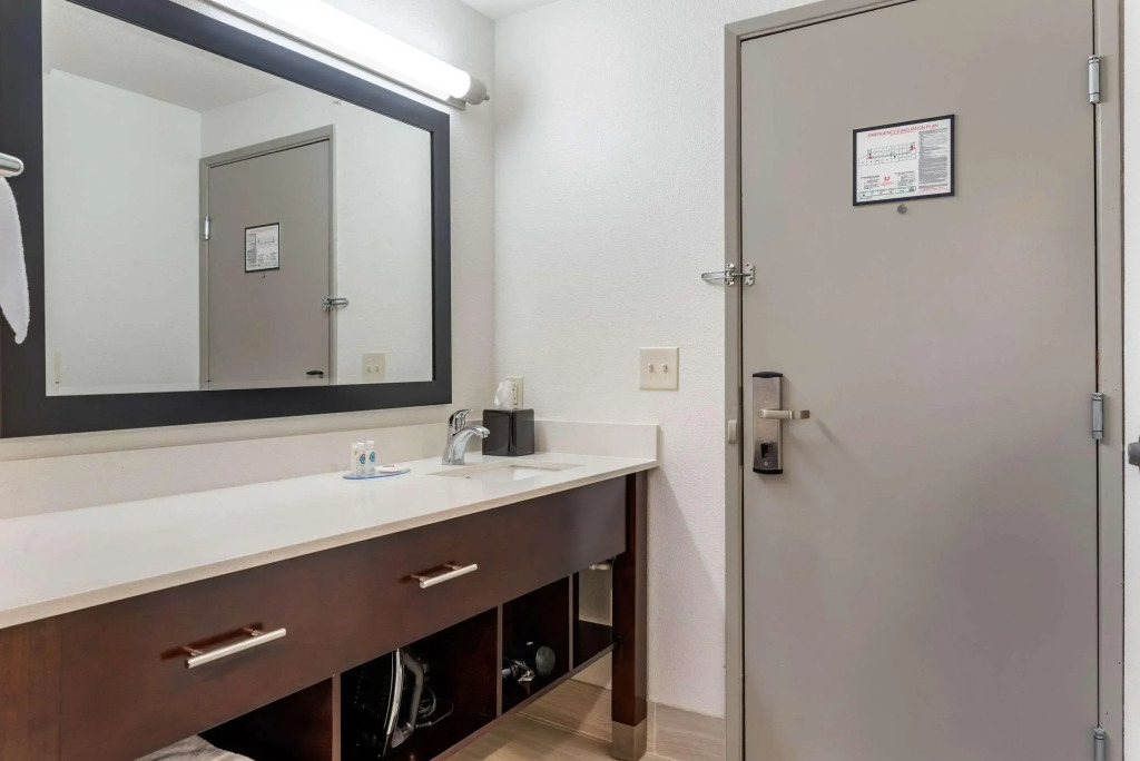 Comfort Inn & Suites Tigard near Washington Square
