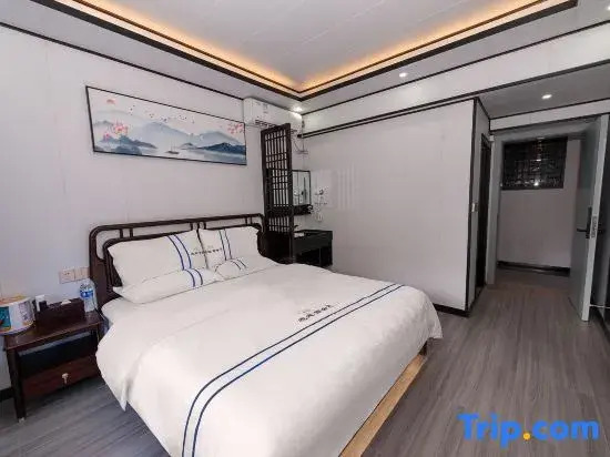 Phoenix Wanfeng Yushe Light Luxury Homestay (Hongqiao Branch, Fenghuang Ancient Town)