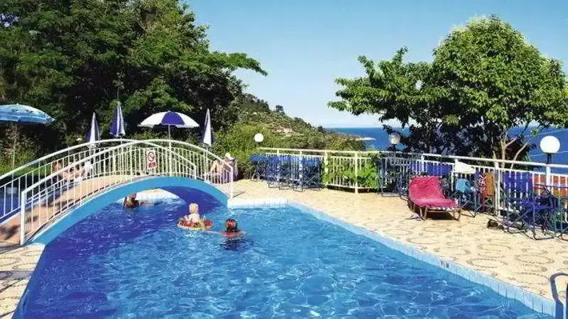 Hotel Emerald and Suites