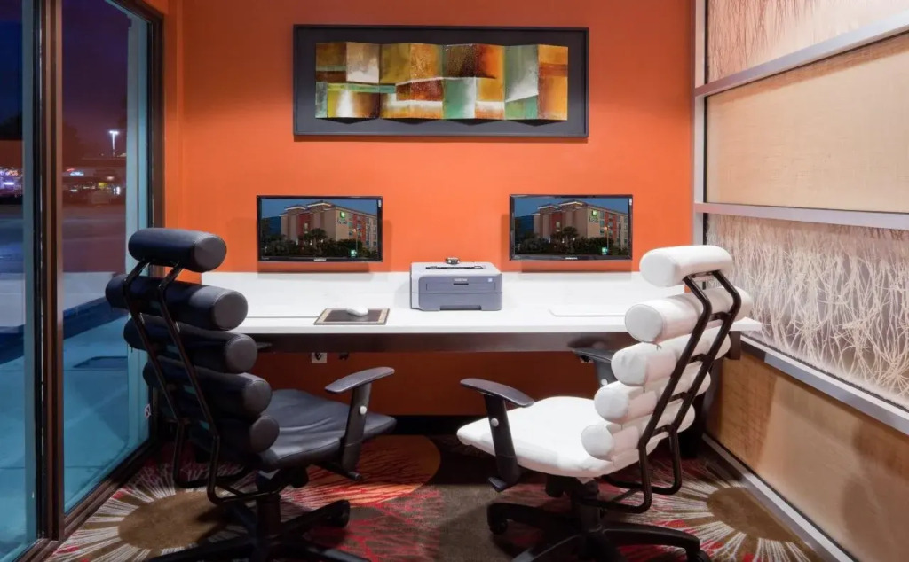 Holiday Inn Express Ft Lauderdale Cruise-Airport by IHG