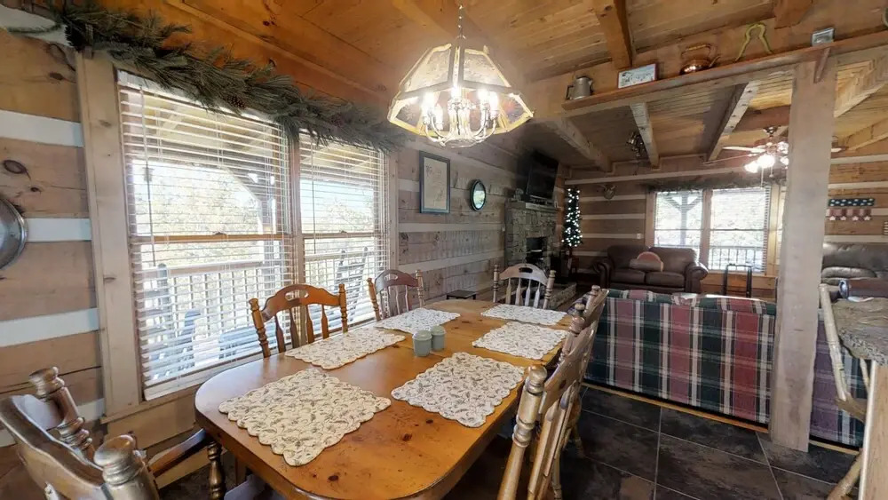 Dogwood Acre 3 Bedroom Cabin by RedAwning