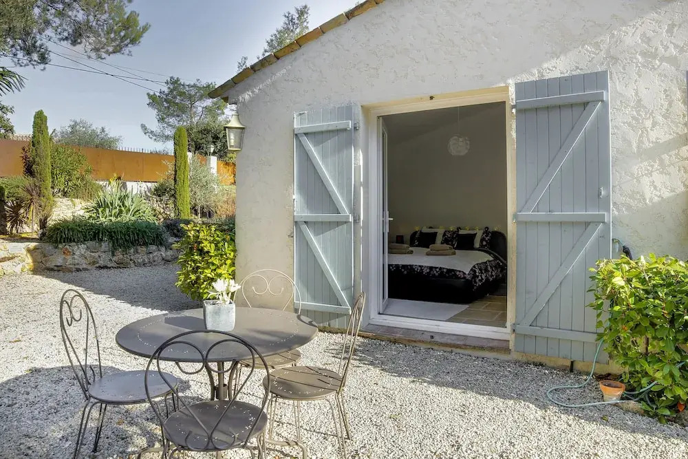 Villa Les Lucioles - Chambre indépendante - Piscine privative - Petit déjeuner - Parking