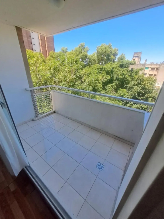 A Metros del Parana - Facultad de Medicina
