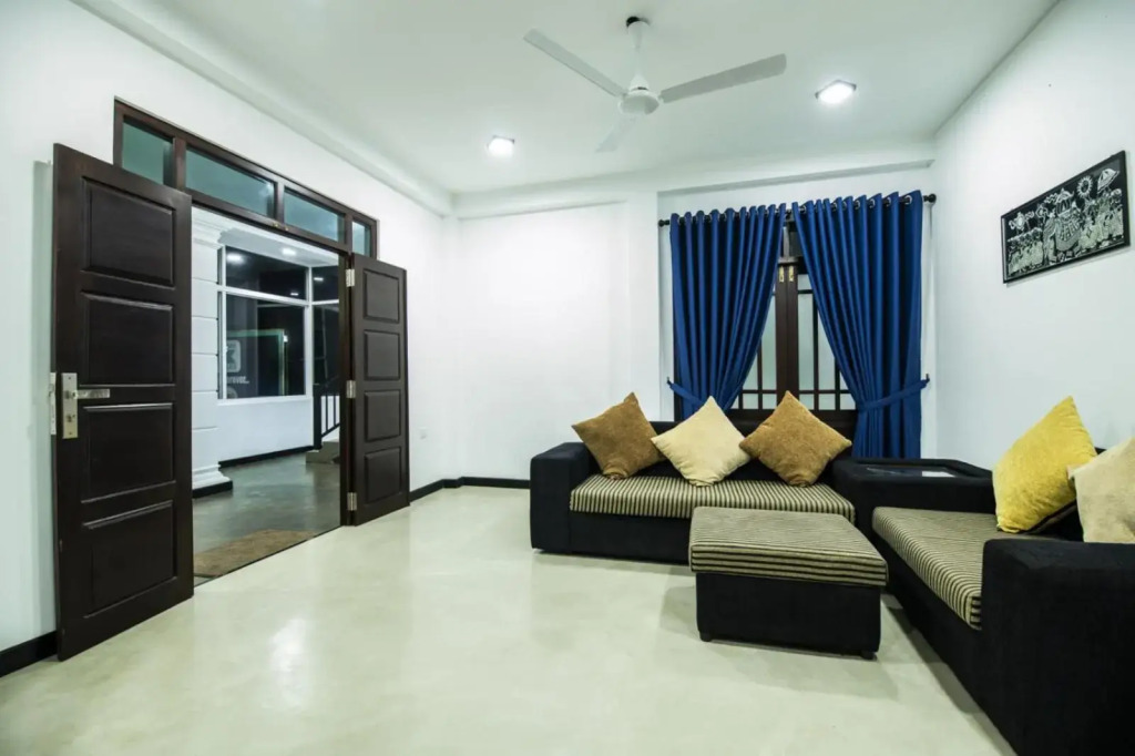 Sea Yo Villa - Super Luxury 05 Bed Rooms Villa - Hikkaduwa