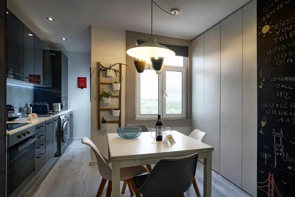 Expo Oriente 2 Bedrooms by GT House