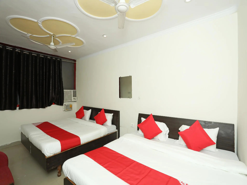 OYO 26806 Hotel Radha Krishna
