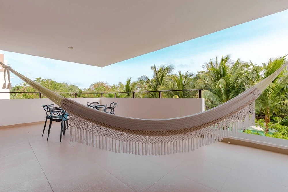 Maxim E 305 2 Bedroom Condo by Redawning