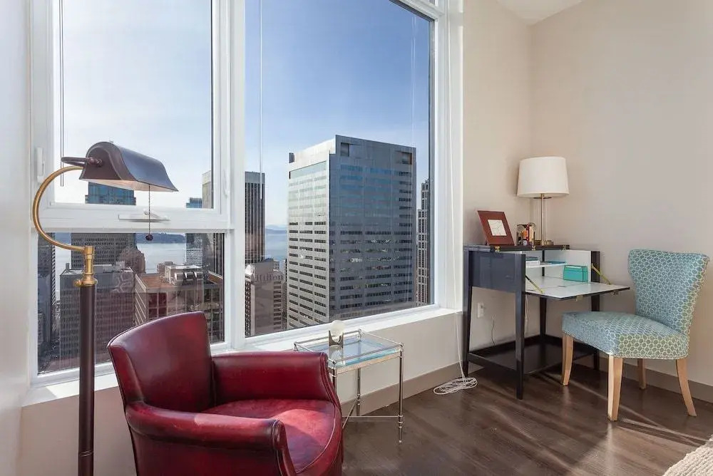 Luxe Hubs Convention Center Apartments