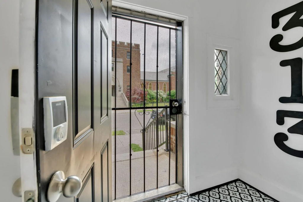 Stunning Apartment near Palmer Park/Free Parking