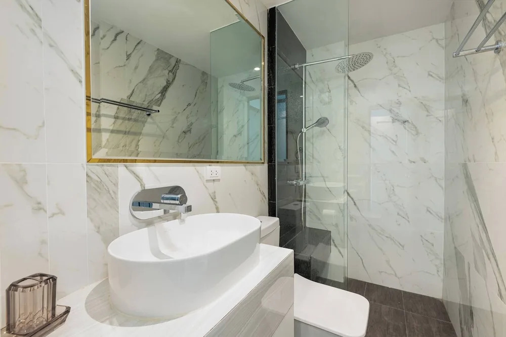 Stylish 7Beds Poolhouse with Cinema Lift - 2min to BTS