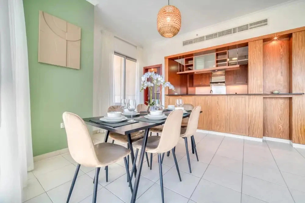 Urban Chic Downtown Apt w Dubai Fountain Views