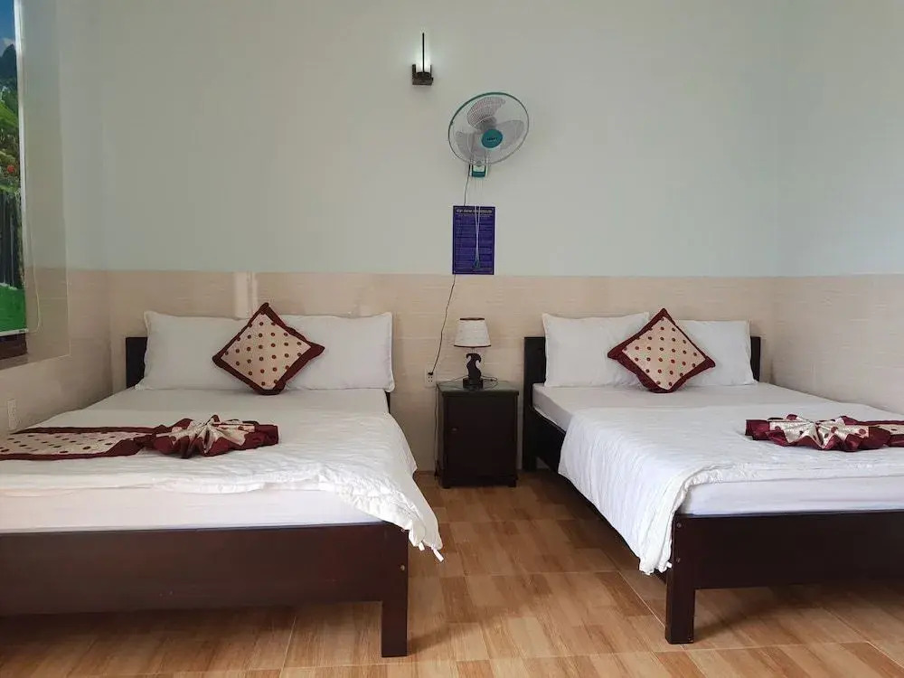 Khách sạn Ánh Đông