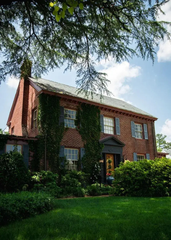Williamsburg Manor B&B