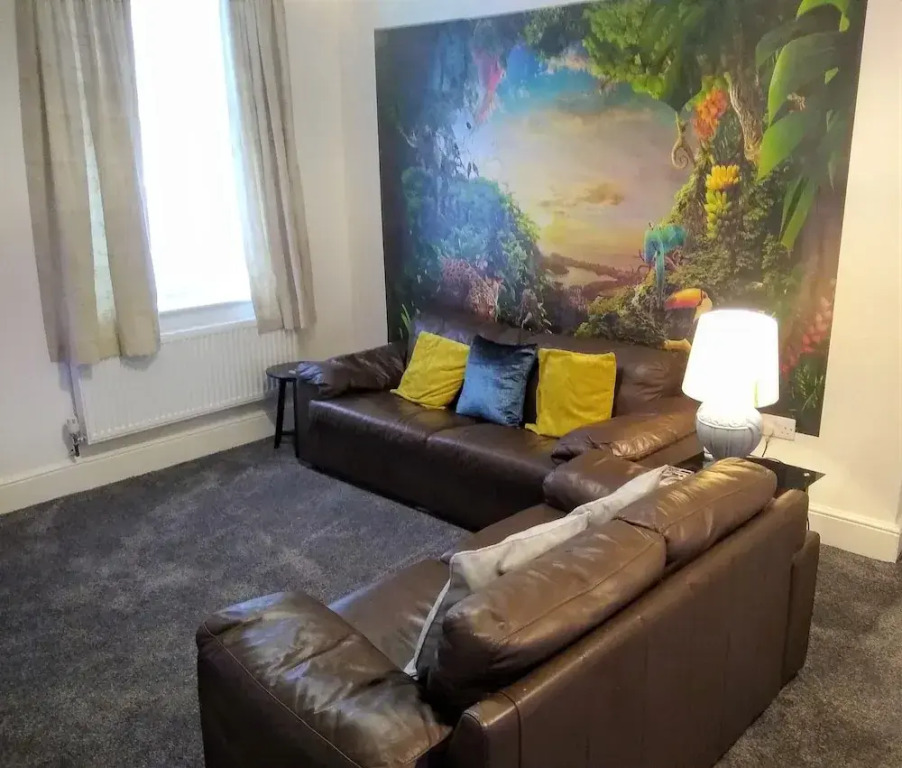 Modern Comfy 2-bedroom Flat in St Helens
