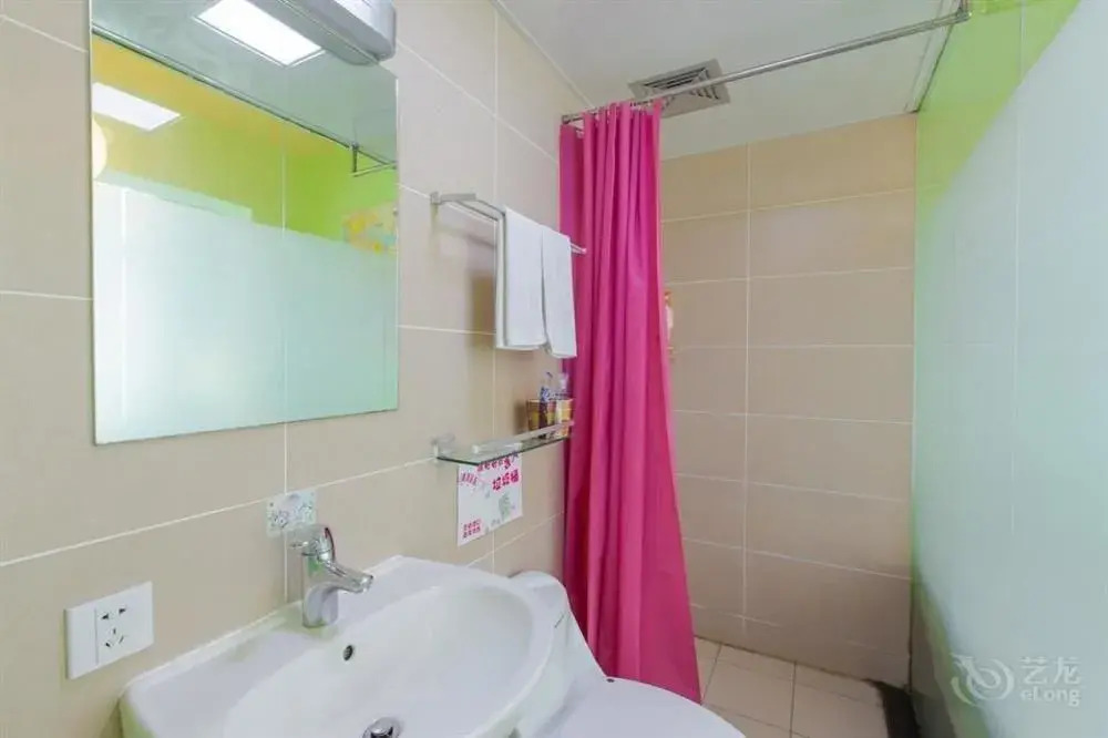 Lingyin Ferry Youth Hostel