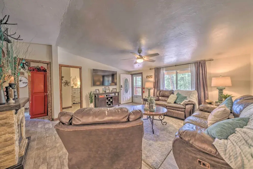 'raven Hill Retreat' ~ Close to Midtown!