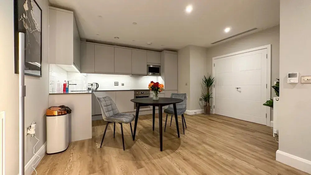 Huge 3bath 2bedroom Family Home