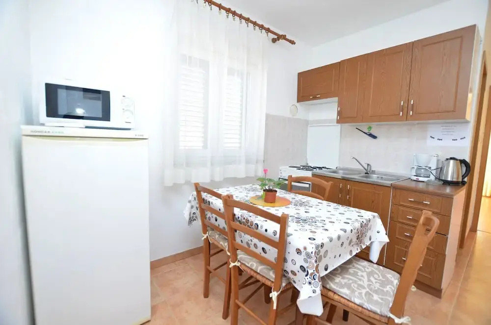Apartment and Rooms Anton