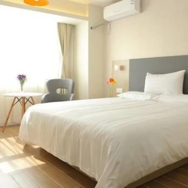 Hanting Hotel (Haikou Mingzhu Plaza)