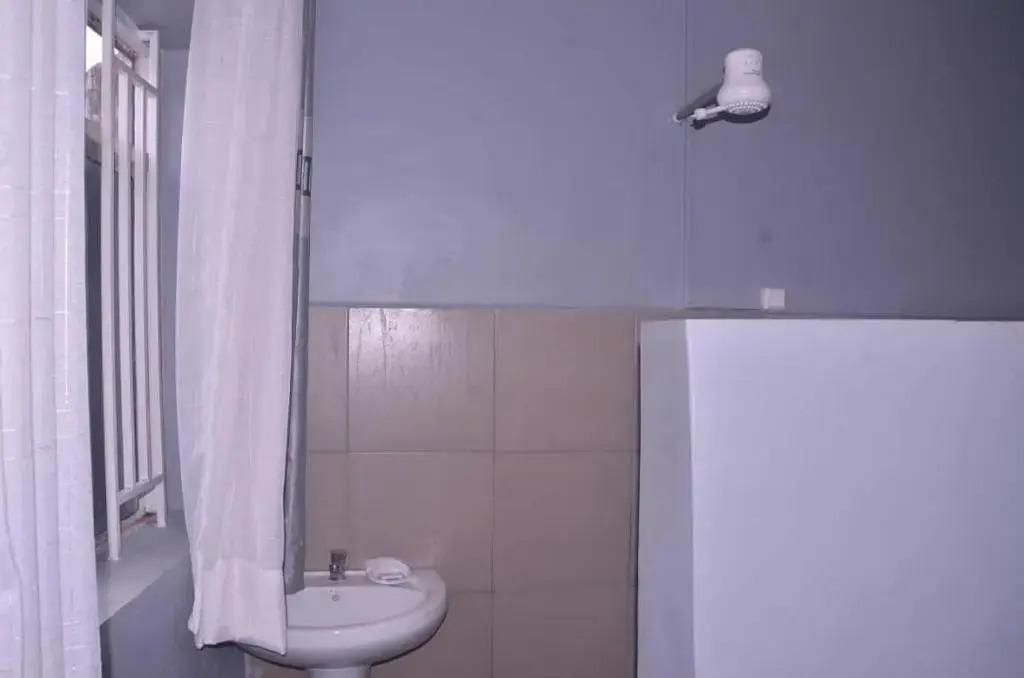 Tommy's Budget Rooms