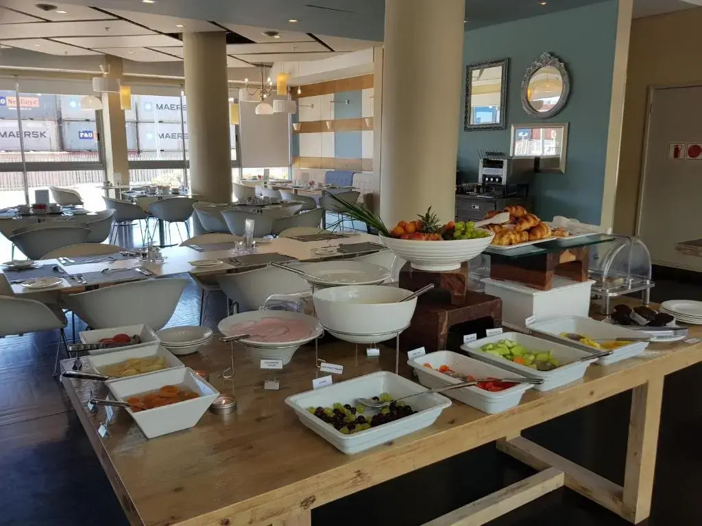 Harbour Bridge Suite 220