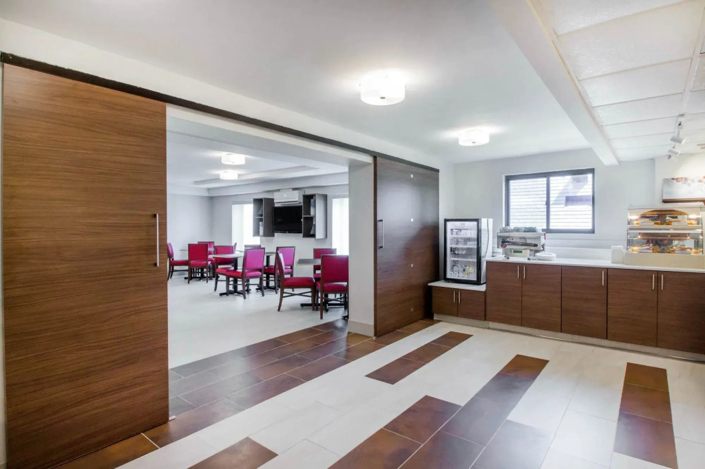 Holiday Inn Express & Suites - Albany Airport - Wolf Road by IHG