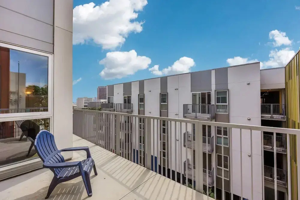 Stylish 2BR Family Apartment by Dtla