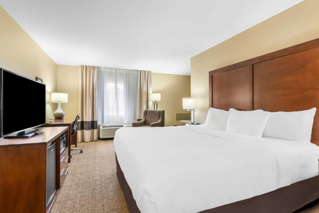 Comfort Inn & Suites Near University of Wyoming