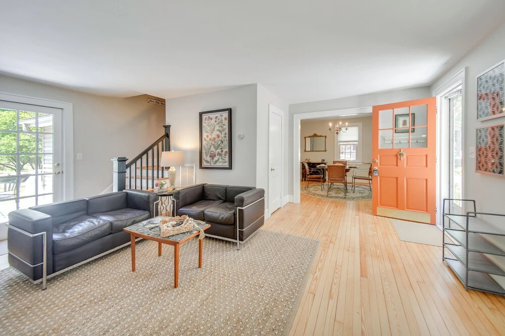 Located in the Heart of Gloucester Courthouse
