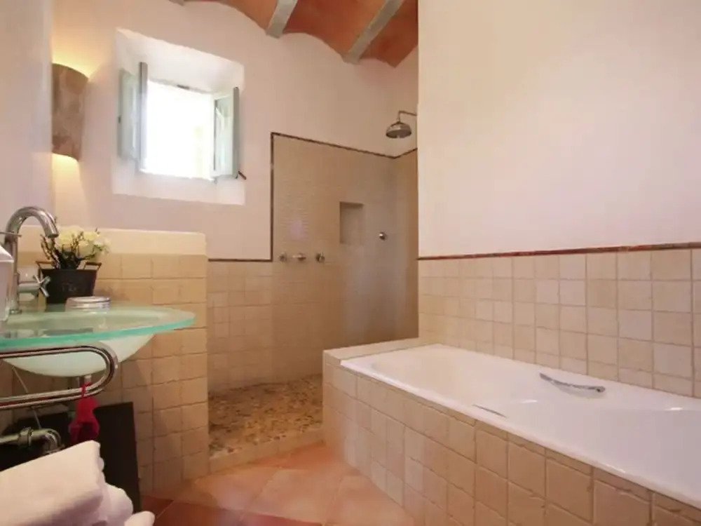 Mansion With Large Swimming Pool for 5 People
