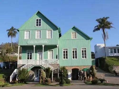 Casa das Palmeiras + Quiosque