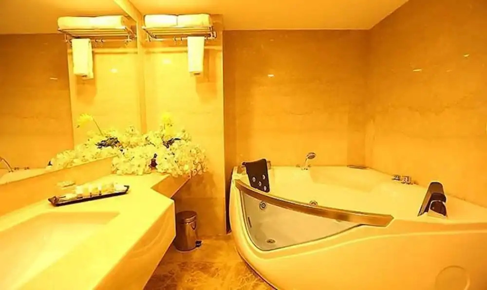 Fabhotel Prime Le Palace