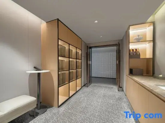 Madison Hotel (Yibin Hejiangmen Yangtze River Park)