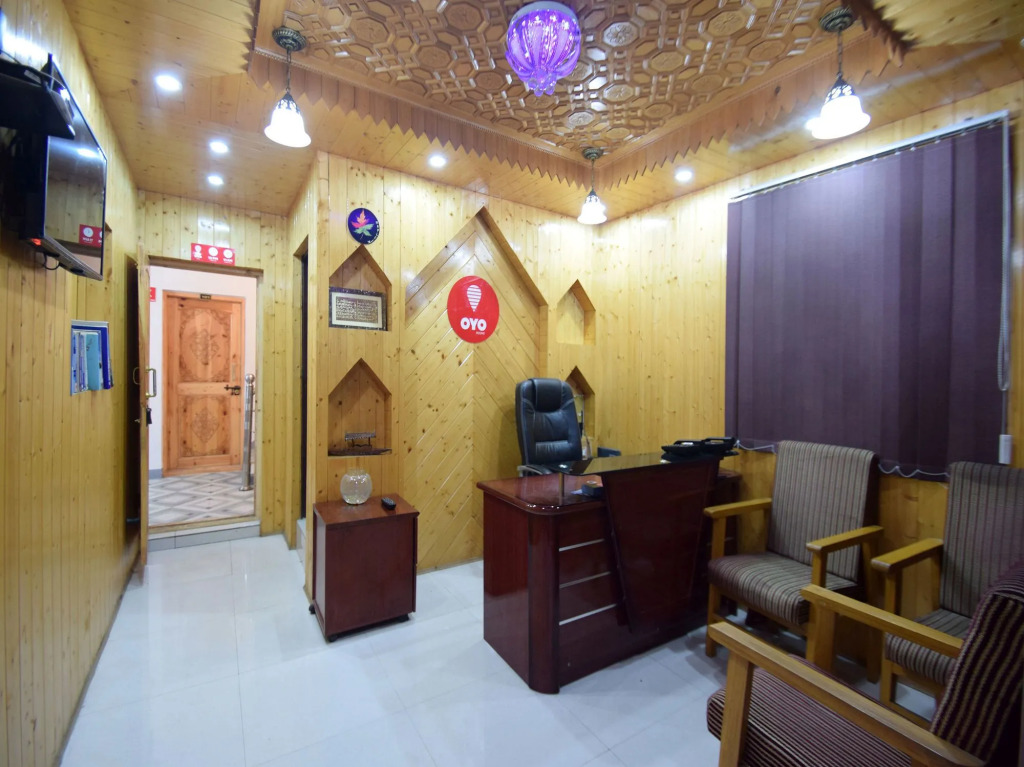 OYO 5395 Maple Inn Resort