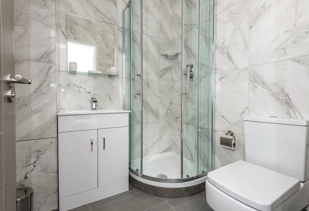 Spacious City Centre 2-Bedroom Apartment by StaySavvy Accommodation