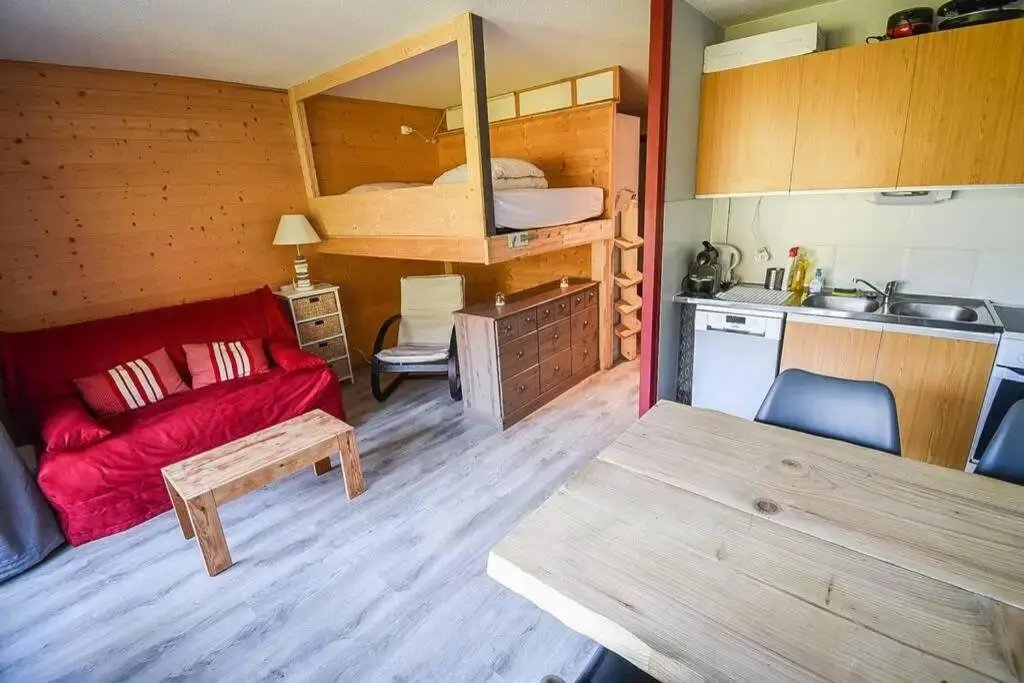 Le Relai S31 - Grand et lumineux studio avec coin montagne 4-6 pers, tout équipé, avec WIFI, à 30m des pistes avec un grand balcon, DRAPS NON COMPRIS