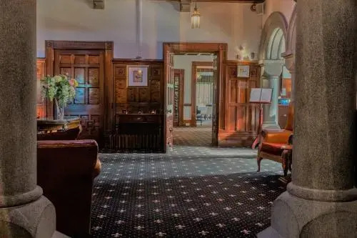 Bron Eifion Hotel