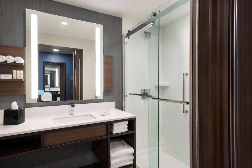 Hilton Garden Inn Milwaukee Brookfield Conference Center, WI