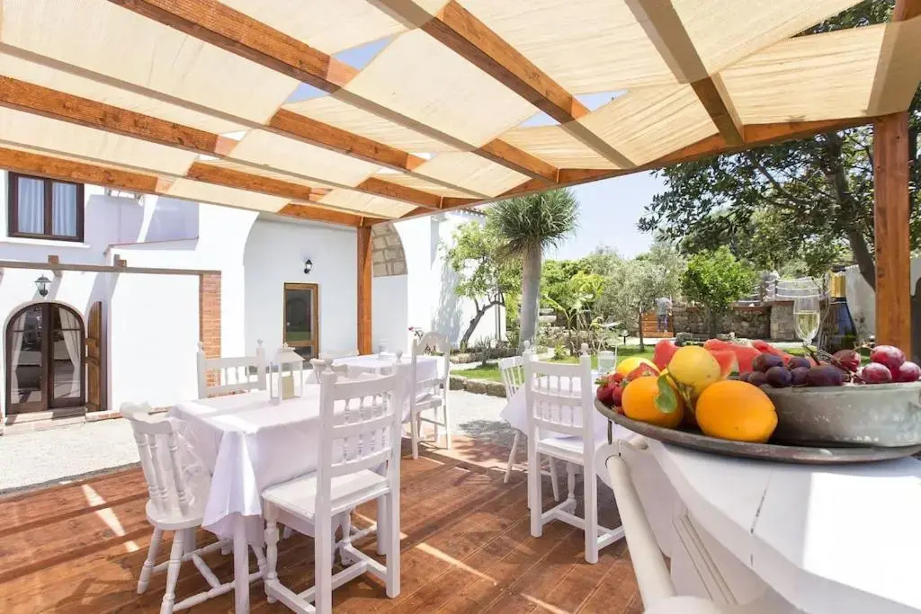 Restored Historic Mansion Paterno with Exclusive Pool, Wifi and AC for 20 people