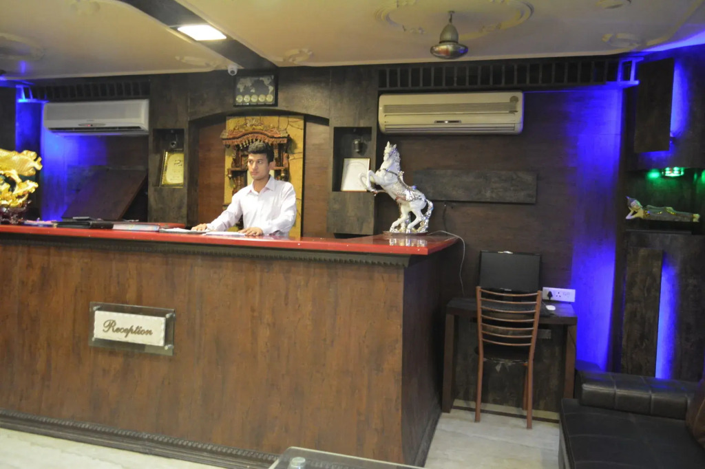 HOTEL VISHAL RESIDENCY NEAR DELHI AIRPORT with FREE AIRPORT DROP